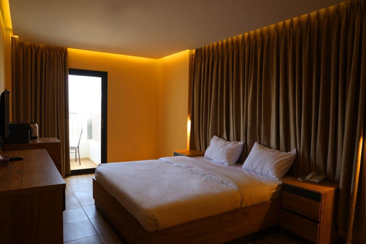 The Palm Hotel Aqaba Esterno foto